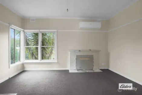 Property photo of 10 Hampton Street Moe VIC 3825