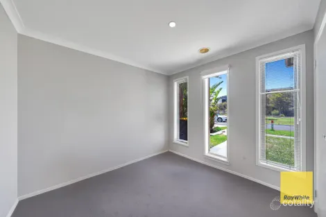 Property photo of 17 Solitaire Way Tarneit VIC 3029