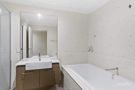 Property photo of 28 Garragull Drive Yarrabilba QLD 4207