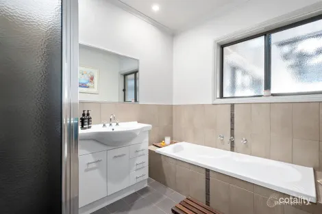 Property photo of 9 Nedlands Avenue Mount Gambier SA 5290