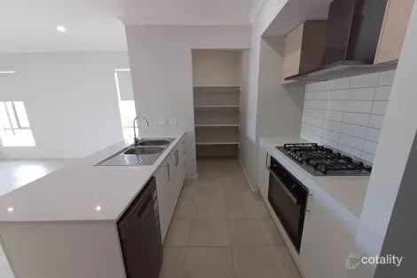 4 Quetta Cl, Eli Waters, QLD 4655