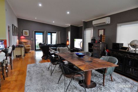 Property photo of 21 Labrador Street Labrador QLD 4215
