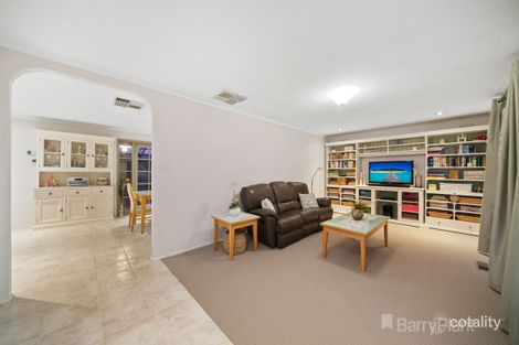 Property photo of 5 Mahon Crescent Narre Warren VIC 3805