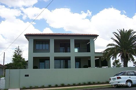 32 Eagle Tce, Shorncliffe, QLD 4017