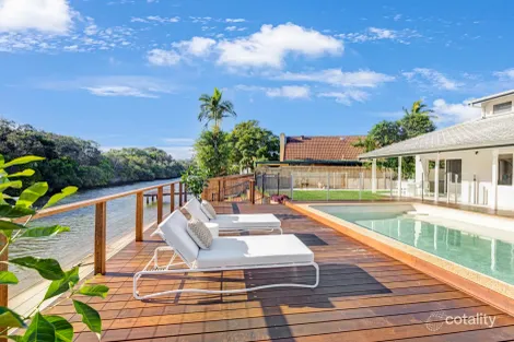 17 Ensenada Ct, Broadbeach Waters, QLD 4218