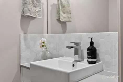 Property photo of 36 Santiago Crescent Spring Mountain QLD 4300