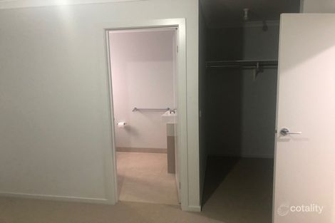 Property photo of 8 Bromley Circuit Thornhill Park VIC 3335