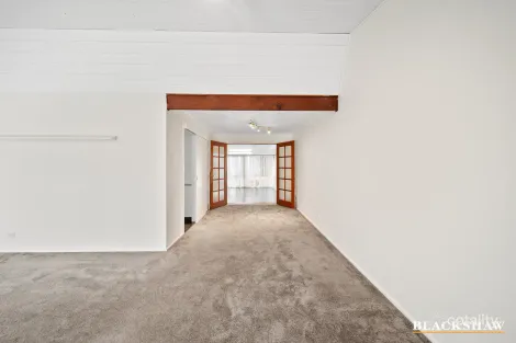 Property photo of 2 Muir Place Queanbeyan West NSW 2620