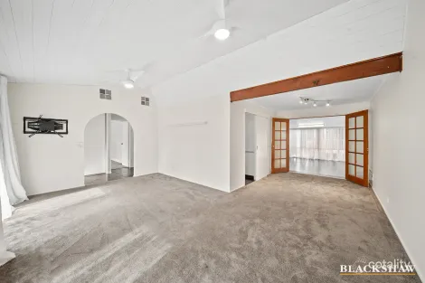 Property photo of 2 Muir Place Queanbeyan West NSW 2620