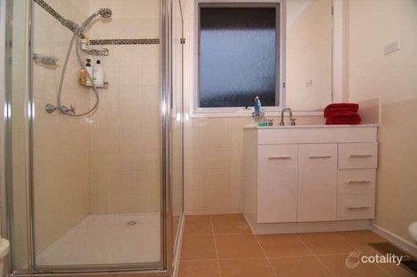 Property photo of 8 Harvey Place Endeavour Hills VIC 3802