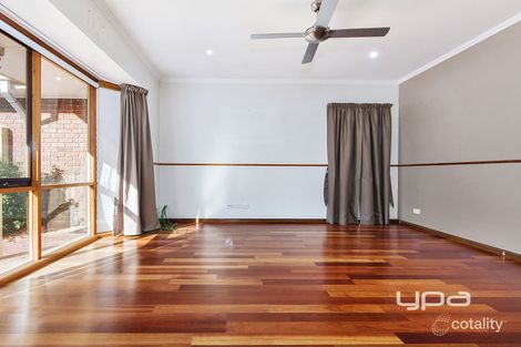 Property photo of 14 Doran Walk Delahey VIC 3037