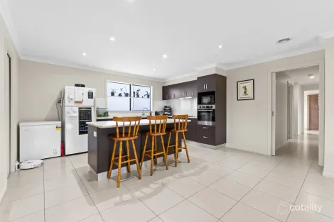 Property photo of 11 Stuart Place Sale VIC 3850