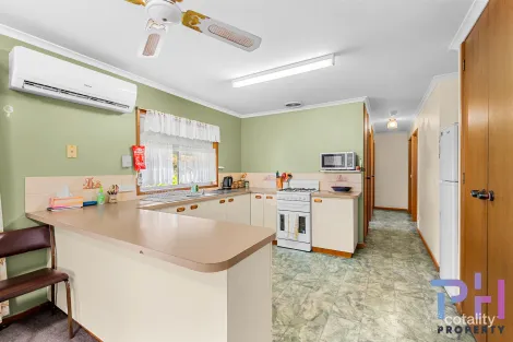 Property photo of 10 View Street Kangaroo Flat VIC 3555