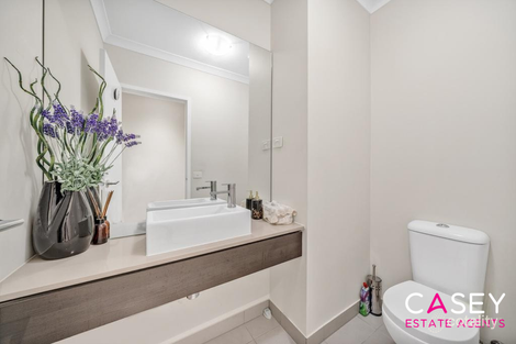Property photo of 10 Quintino Walk Clyde North VIC 3978