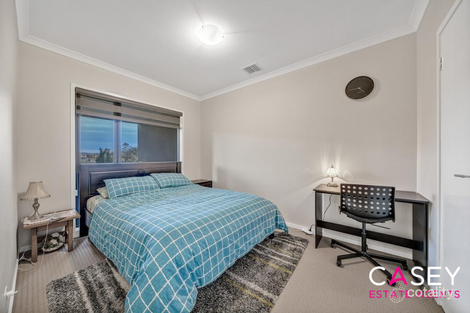Property photo of 10 Quintino Walk Clyde North VIC 3978