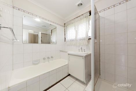 Property photo of 6 Leprosa Close Endeavour Hills VIC 3802