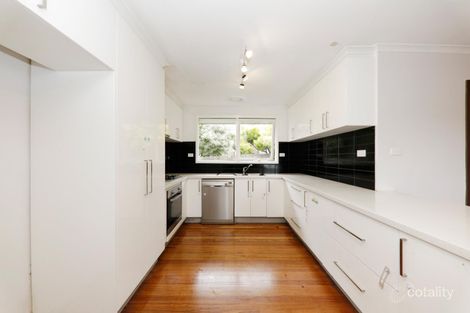 Property photo of 6 Leprosa Close Endeavour Hills VIC 3802