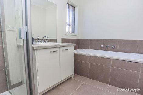 Property photo of 8 Lomandra Avenue Wallan VIC 3756