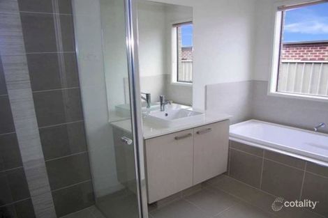 Property photo of 5 Hakea Close Maddingley VIC 3340