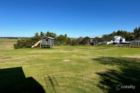 Property photo of 18 Pinetree Court Seaspray VIC 3851