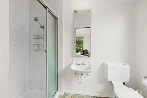 Property photo of 24 Edeys Run Hampton Park VIC 3976