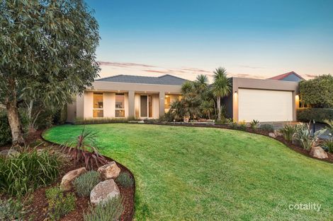 Property photo of 25 Macquarie Circle Waterways VIC 3195