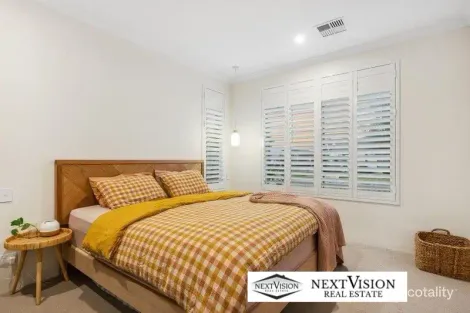 Property photo of 16 Topaz Way Treeby WA 6164