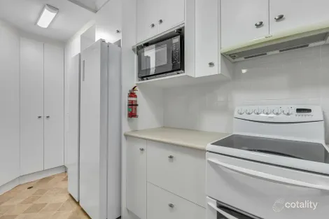 Property photo of 2/9 Jerdanefield Road St Lucia QLD 4067
