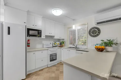 Property photo of 2/9 Jerdanefield Road St Lucia QLD 4067
