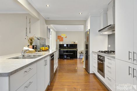 Property photo of 14 Malua Crescent Mill Park VIC 3082