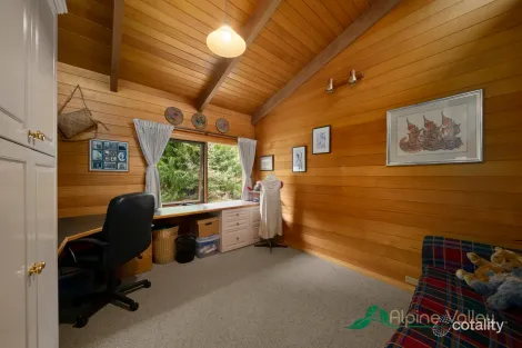 Property photo of 1 Chamberlain Court Tawonga South VIC 3698