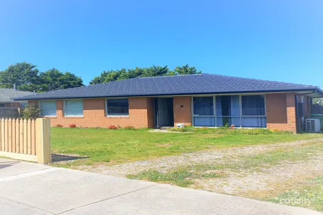 Property photo of 3 Smethurst Avenue Pakenham VIC 3810