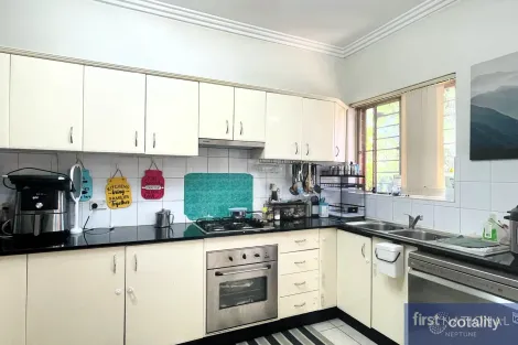 2/151a Targo Rd, Girraween, NSW 2145