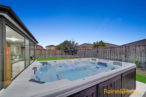 Property photo of 16 Canopy Grove Cranbourne East VIC 3977