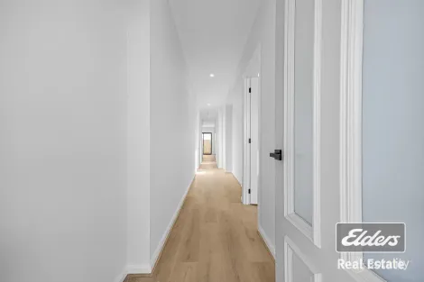 Property photo of 4 Dunphy Street Tarneit VIC 3029