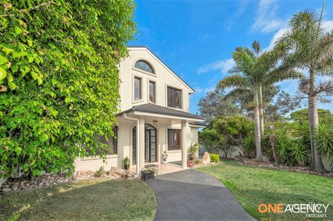 Property photo of 12 Seaspray Close Caves Beach NSW 2281