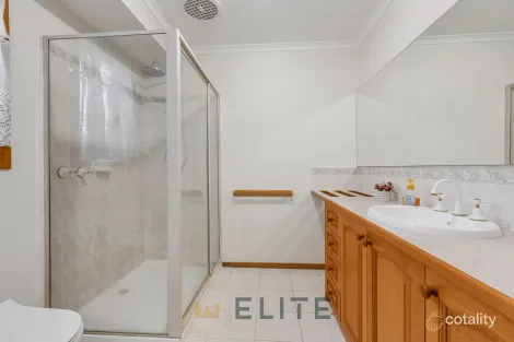 Property photo of 16 Milparinka Way Berwick VIC 3806