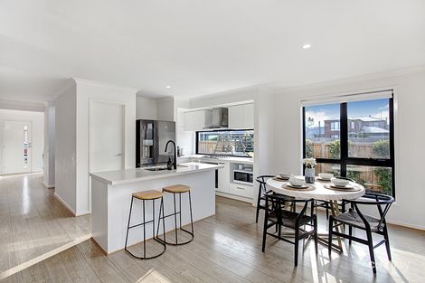 Property photo of 124 Bensonhurst Parade Point Cook VIC 3030