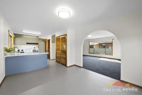 Property photo of 11 Halbert Street Wendouree VIC 3355