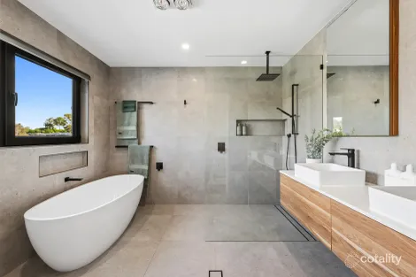 Property photo of 10 Malvern Place Robina QLD 4226