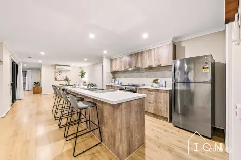 Property photo of 4 Venetia Way Cranbourne South VIC 3977