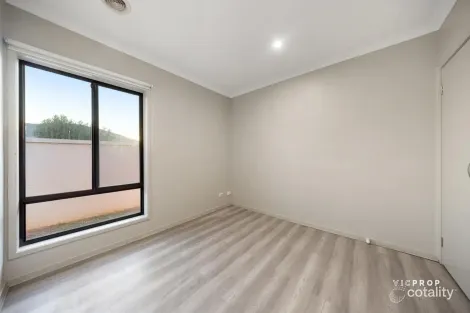 Property photo of 42 Carmen Road Point Cook VIC 3030