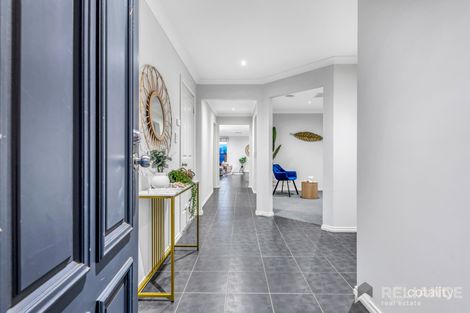 Property photo of 11 Maclarens Close Manor Lakes VIC 3024