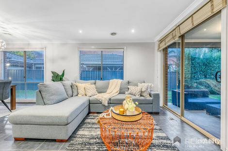 Property photo of 11 Maclarens Close Manor Lakes VIC 3024