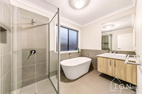 Property photo of 4 Venetia Way Cranbourne South VIC 3977