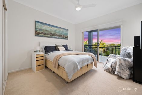 Property photo of 50 Calmwater Crescent Helensvale QLD 4212