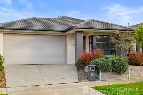 16 Invermay Way, Clyde, VIC 3978