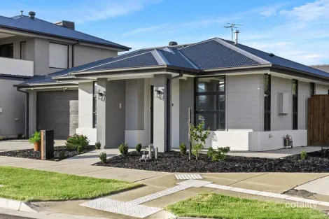 9 Compass Cres, Donnybrook, VIC 3064