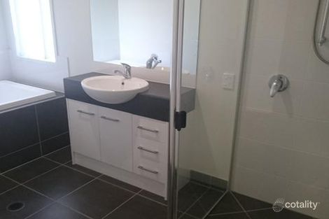 Property photo of 25 McLachlan Circuit Willow Vale QLD 4209