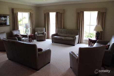 Property photo of 2 Huntingdale Close Robin Hill NSW 2795